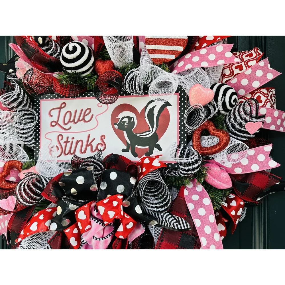 Valentines wreath, Heart wreath, Valentines Day wreath, Skunk wreath